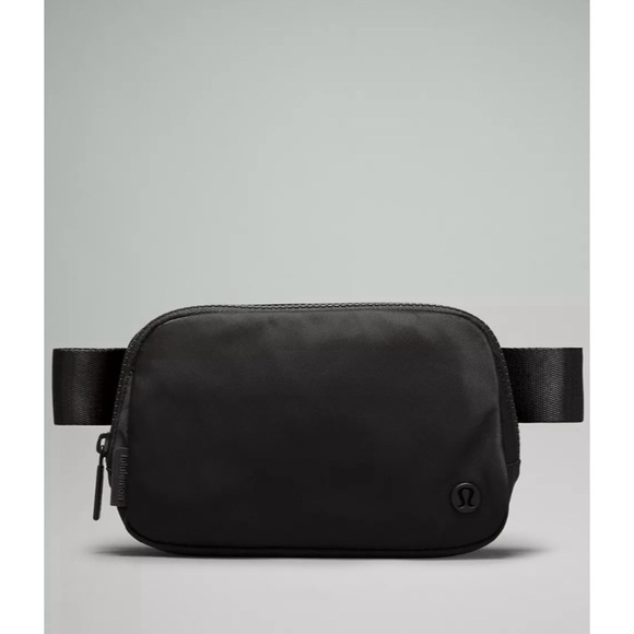 lululemon athletica Handbags - Lululemon Black Everywhere Belt 1 L